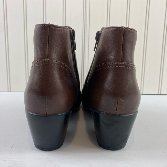 Clarks Women’s Brown Leather Zip Up Comfort Sole Approx 2” Heel Ankle Boots Sz 8 - Picture 4 of 12